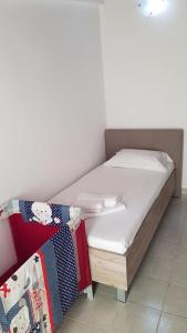 a small bed in a room with at Igalo Vuke in Igalo