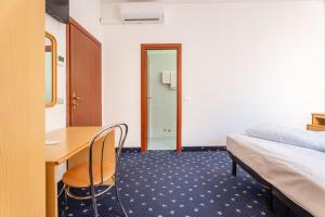 Katil atau katil-katil dalam bilik di Lake Hotel Ifigenia