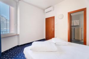Katil atau katil-katil dalam bilik di Lake Hotel Ifigenia