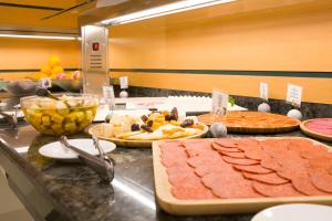 a buffet with many different types of food on a counter at Hotel Albufera in Alfafar