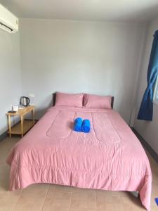 Postel nebo postele na pokoji v ubytování Baan Gebsup บ้านเก็บทรัพย์