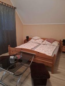 Ένα ή περισσότερα κρεβάτια σε δωμάτιο στο Apartment Balatonbereny 4