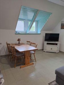 Μια τηλεόραση ή/και κέντρο ψυχαγωγίας στο Apartment Balatonbereny 4