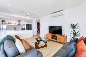 TV a/nebo společenská místnost v ubytování Simply The Best