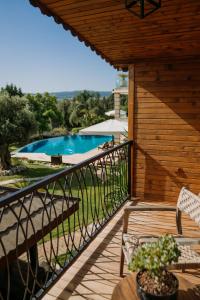 The swimming pool at or close to Doors Urla Hotel & Bungalows