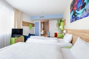 Postel nebo postele na pokoji v ubytování Hey Lou Hotel Hildesheim