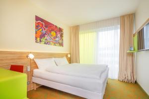 TV a/nebo společenská místnost v ubytování Hey Lou Hotel Hildesheim