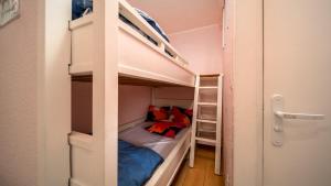 a small bunk bed in a small room at AURIAC - A01- STUDIO Cabine 4 pers in La Foux