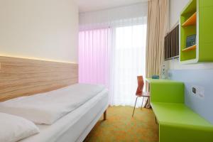 Postel nebo postele na pokoji v ubytování Hey Lou Hotel Hildesheim