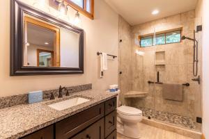 Koupelna v ubytování Carolina Wren Cottage + 19 fotografií