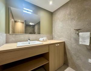 Ένα μπάνιο στο Le Safari - Neuf - Parking Privé - Calme - Wifi - Clim