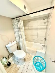 a small bathroom with a toilet and a shower at Apartment Free Parking Quiet in Philadelphia