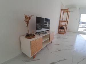 Μια τηλεόραση ή/και κέντρο ψυχαγωγίας στο San Martín - Amplio Monoambiente Céntrico