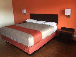 Postel nebo postele na pokoji v ubytování Motel 6-Waco, TX