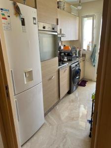 Η κουζίνα ή μικρή κουζίνα στο Logement paisible