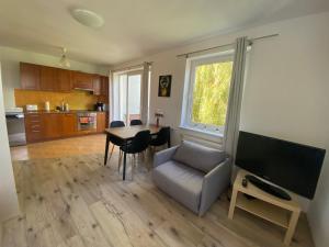 Dapur atau dapur kecil di Apartament Pomarańczowy - kawalerka w Śródmieściu