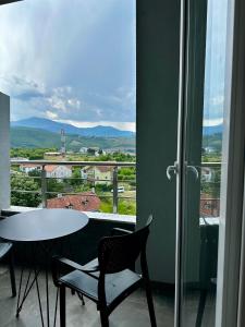 Nespecifikovaný výhled na hory nebo výhled na hory při pohledu z hotelu