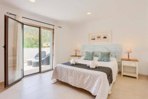 En eller flere senge i et værelse på Villa Ignacio by Villa Plus + 26 billeder