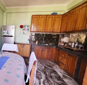 Ojas Home Bharatpur - 奥贾斯之家巴拉特普尔的厨房或小厨房