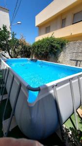 Bazén v ubytování La Pergola B&B nebo v jeho okolí