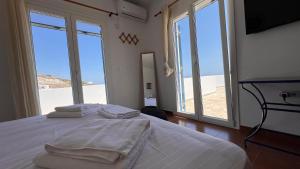 Tempat tidur dalam kamar di Lighthouse View Maisonette