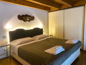 a bedroom with a bed with two towels on it at La casa nel sole - Boutique B&B in Bari