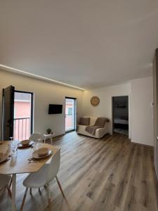 a living room with a table and a couch at Belem em Azul in Lisbon