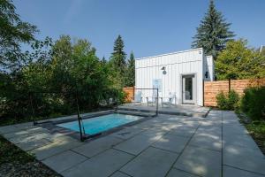 Bazén v ubytování Bromont lodge nebo v jeho okolí