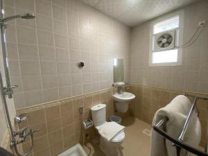 a bathroom with a toilet and a sink at فندق غالية احد in Al Madinah