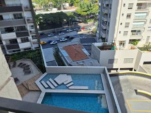 an overhead view of a swimming pool on a building at Studio Butantã Novíssimo in São Paulo