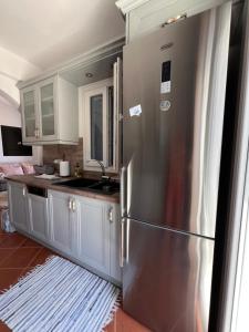 Dapur atau dapur kecil di Lighthouse View Maisonette