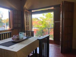 Un balcón o terraza en Villa Morra house III