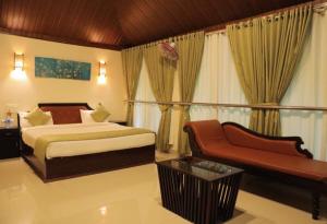 Postel nebo postele na pokoji v ubytování Wayanad Kuruva Isles Jungle Resort