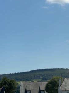 a view of roofs of houses and trees at Suite Fleurs des champs in Châteauneuf-du-Faou