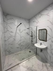 Ένα μπάνιο στο Central apartments +60 φωτογραφίες