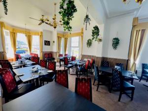 Гостиная зона в Four Oaks Hotel