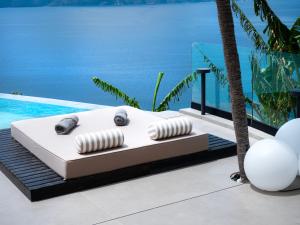 Bazén v ubytování Nobus Hotel & Spa nebo v jeho okolí