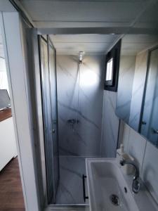 Koupelna v ubytování Dikili ZeyTiny House