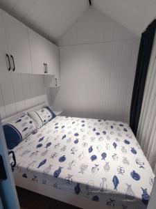 Postel nebo postele na pokoji v ubytování Dikili ZeyTiny House