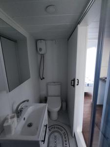 Koupelna v ubytování Dikili ZeyTiny House