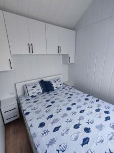 Postel nebo postele na pokoji v ubytování Dikili ZeyTiny House