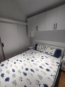 Postel nebo postele na pokoji v ubytování Dikili ZeyTiny House
