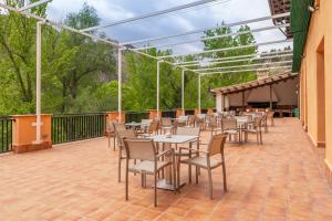 Ein Balkon oder eine Terrasse in der Unterkunft Hotel de La Trucha