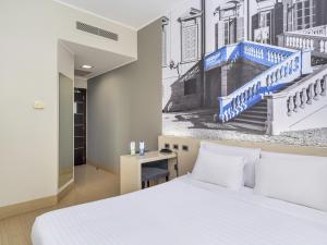 A bed or beds in a room at B&B Hotel Milano-Monza