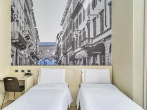 A bed or beds in a room at B&B Hotel Milano-Monza