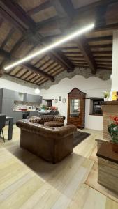 a large living room with a large brown couch at La Bottega di Torreluca in Todi