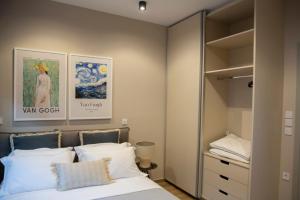 Postel nebo postele na pokoji v ubytování Nerissa Seafront apartment