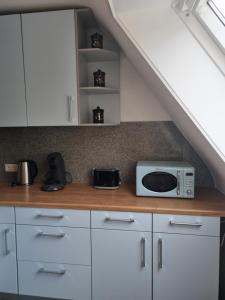 Kuchyň nebo kuchyňský kout v ubytování Renatas Ferienwohnung ISABEL