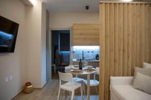 TV a/nebo společenská místnost v ubytování Nerissa Seafront apartment