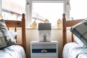 Ένα ή περισσότερα κρεβάτια σε δωμάτιο στο Host & Stay - Sandpipers